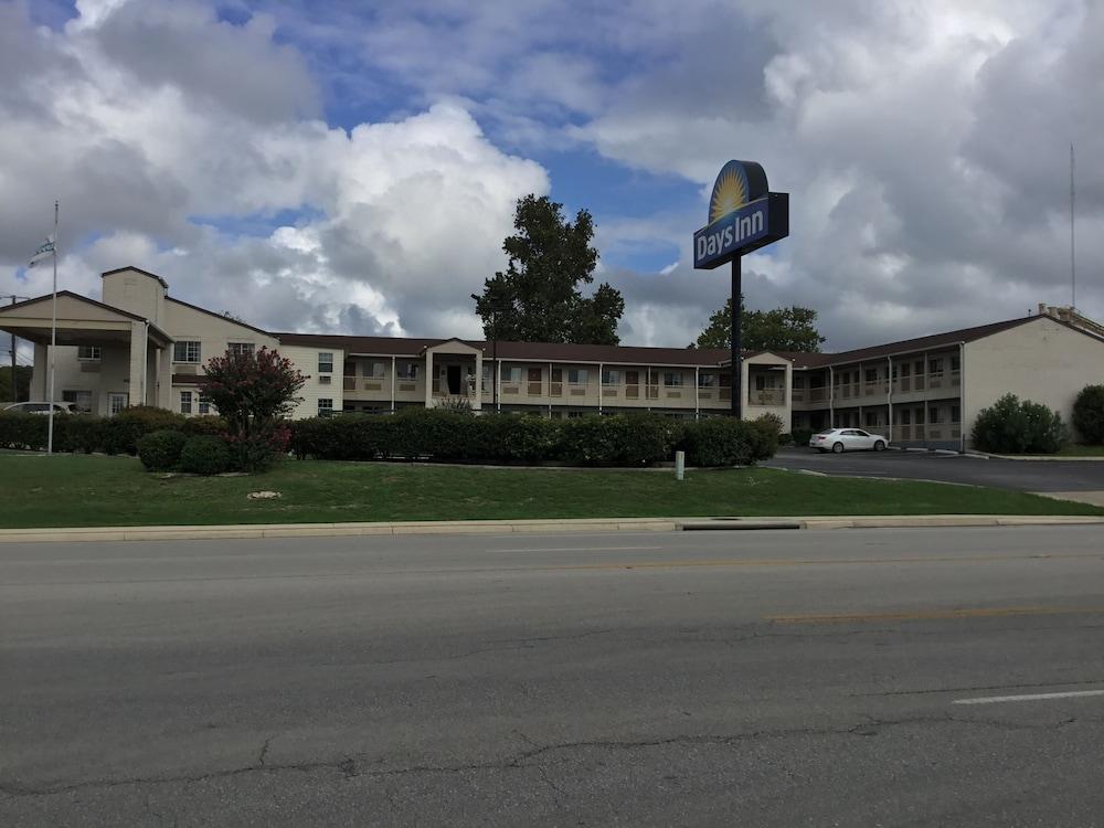 Days Inn By Wyndham Kerrville Ngoại thất bức ảnh